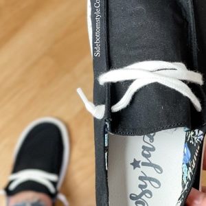 Very G Black Holly Sneakers